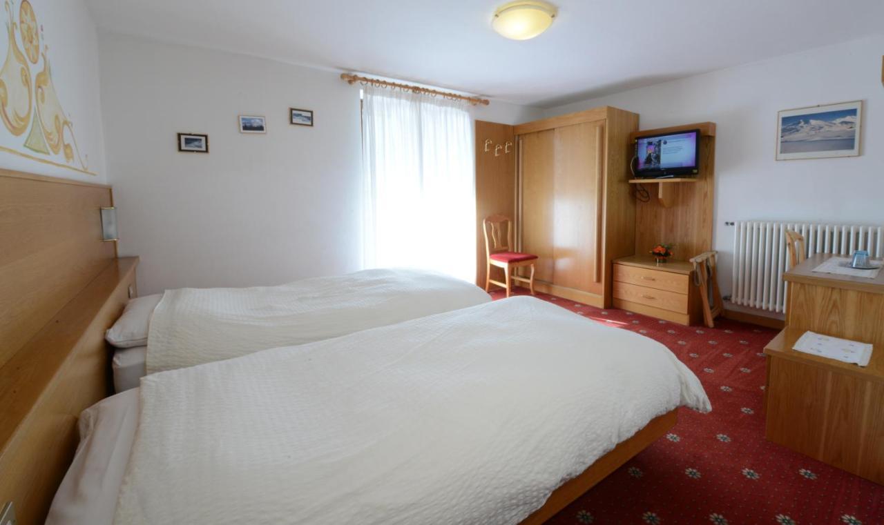 Hotel Presena Tonalepas Buitenkant foto